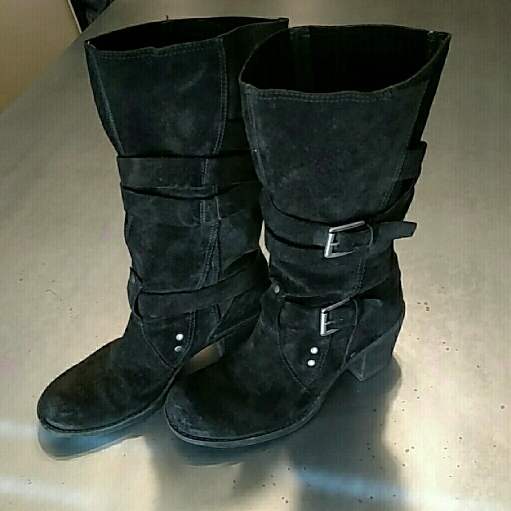Pull on black buckle boot Nine West